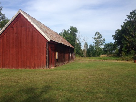 Ladan tillhörande stugan